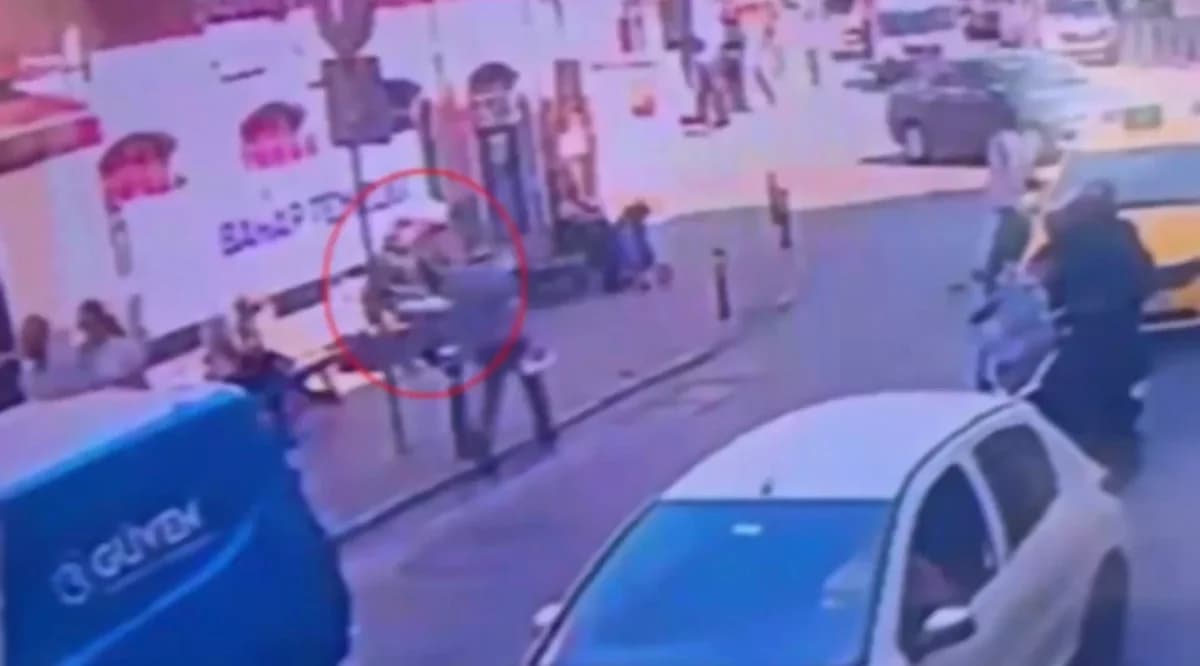 Kasımpaşa’da Akılalmaz Saldırı: ‘Yan Baktın’ Dediler, Parkta Bıçakladılar