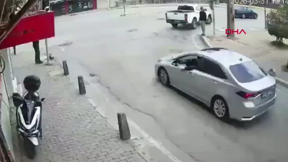 İzmir’de Beyzbol Sopalı Trafik Saldırısı Kameralara Yansıdı