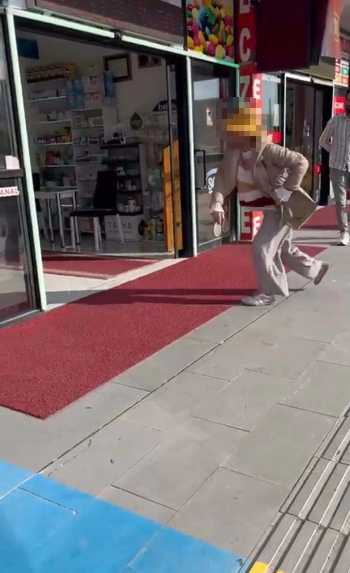 Fark Ücretine İtiraz Eden Kadın Eczaneye Saldırdı: O Anlar Kamerada