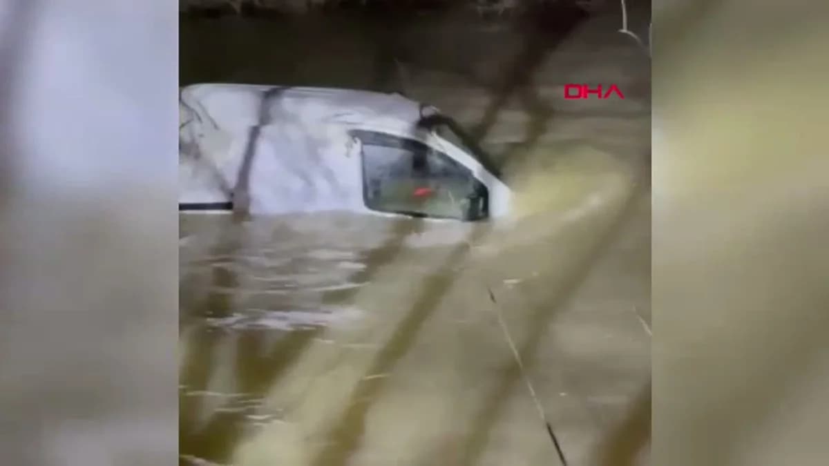 Erzurum’da Nehre Düşen Araçta Mahsur Kalan Sürücü Halatla Kurtarıldı