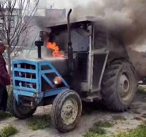 Avcılar’da Park Halindeki Traktör Kül Oldu