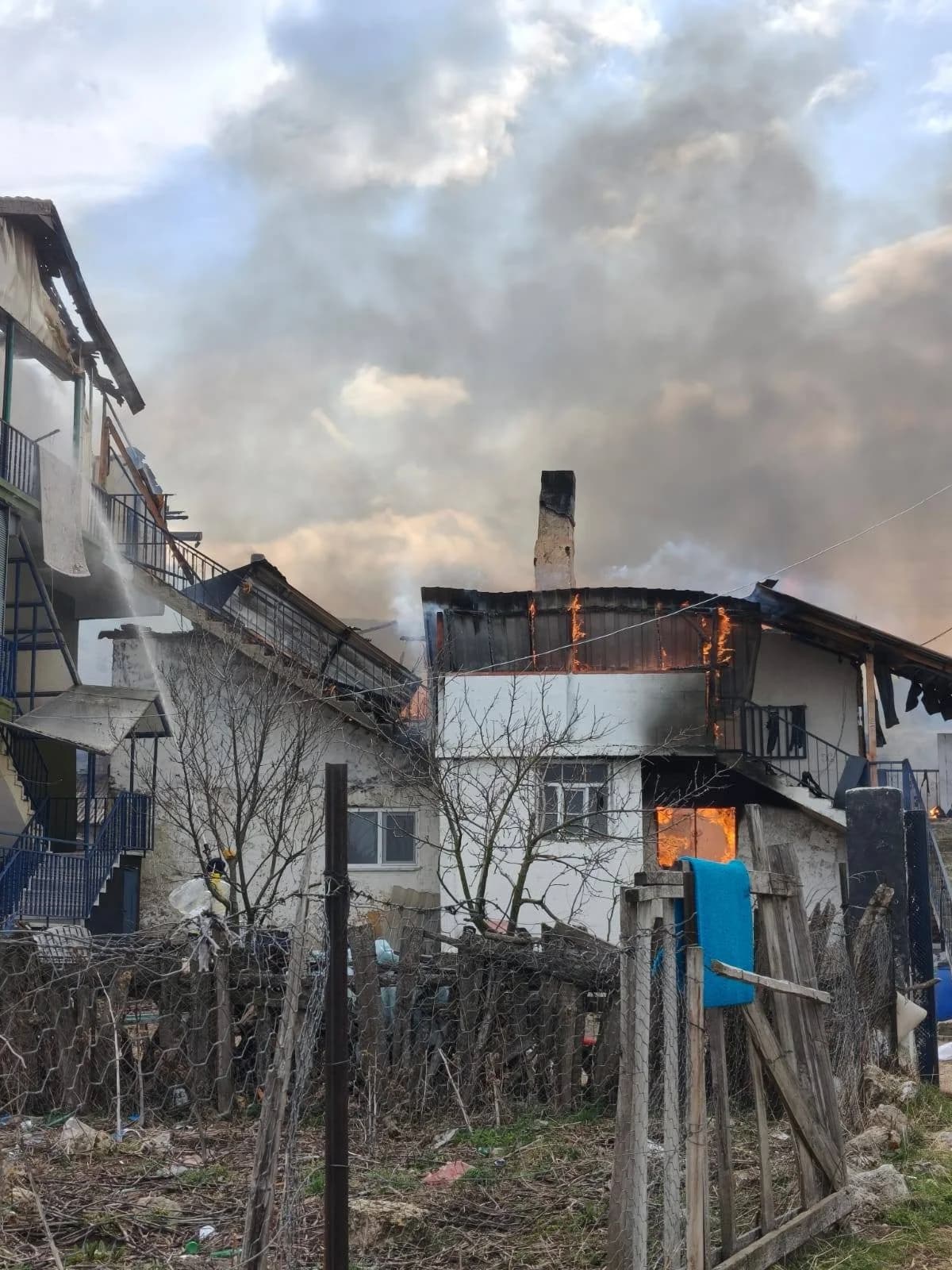 Bolu’da Yangın Felaketi: İki Katlı Ev Kül Oldu