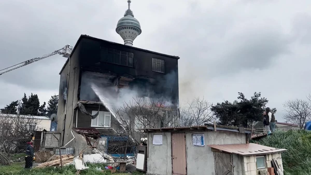 Büyükçekmece’de 3 Katlı Binada Yangın: Mahsur Kalanlar Kurtarıldı