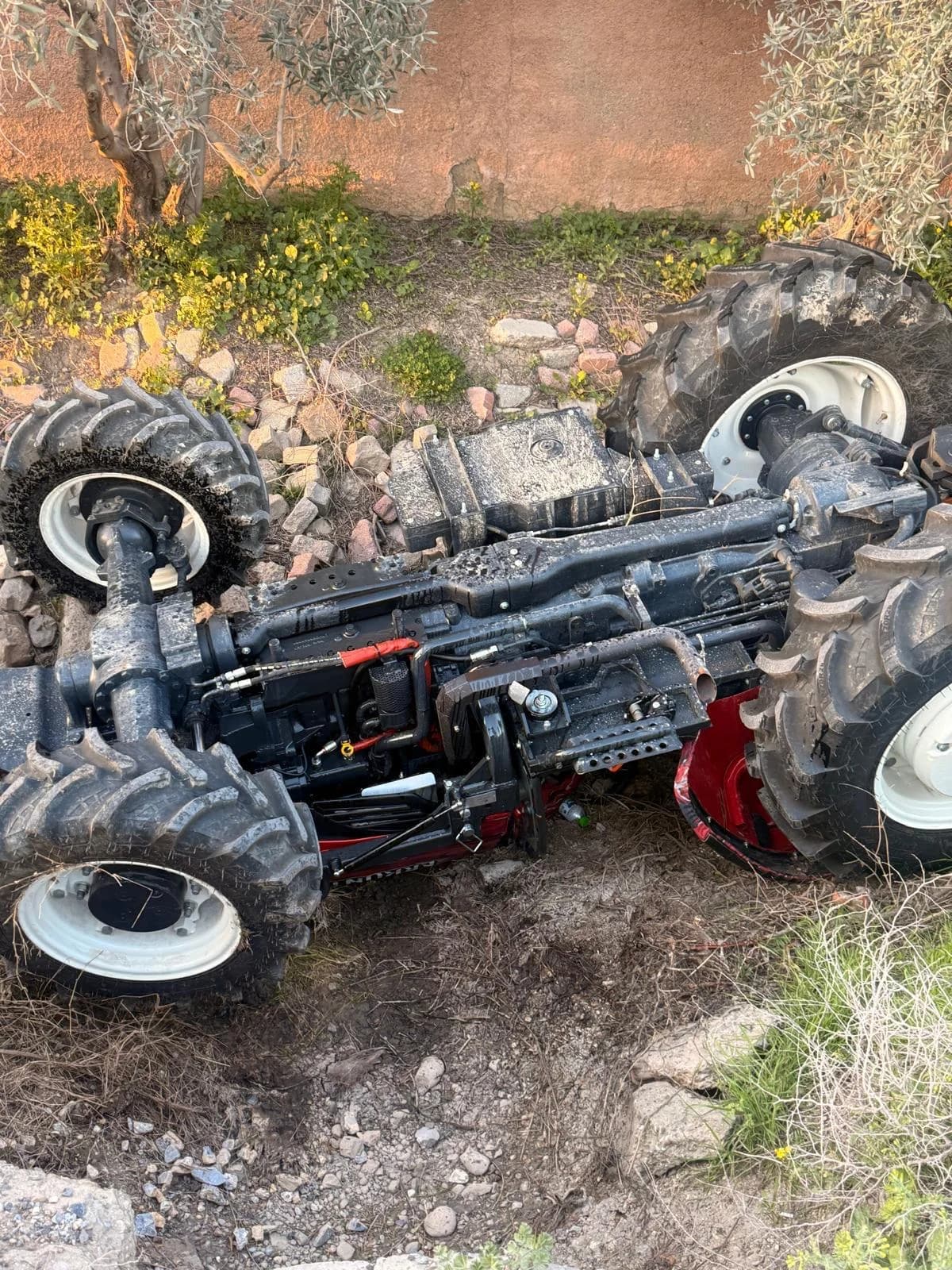 Mersin’de Traktör Devrildi: Sürücü Hayatını Kaybetti