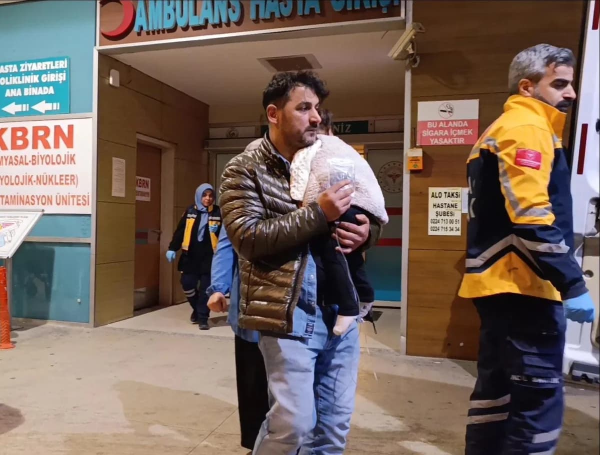 Bursa’da Talihsiz Kaza: 1 Yaşındaki Bebek Merdivenden Düşerek Ağır Yaralandı