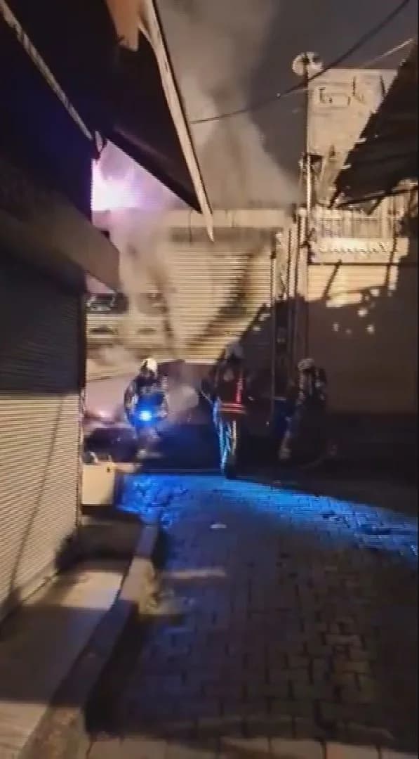 Beyoğlu’nda Tek Katlı İş Yeri Yangını: Alevler Kısa Sürede Büyüdü