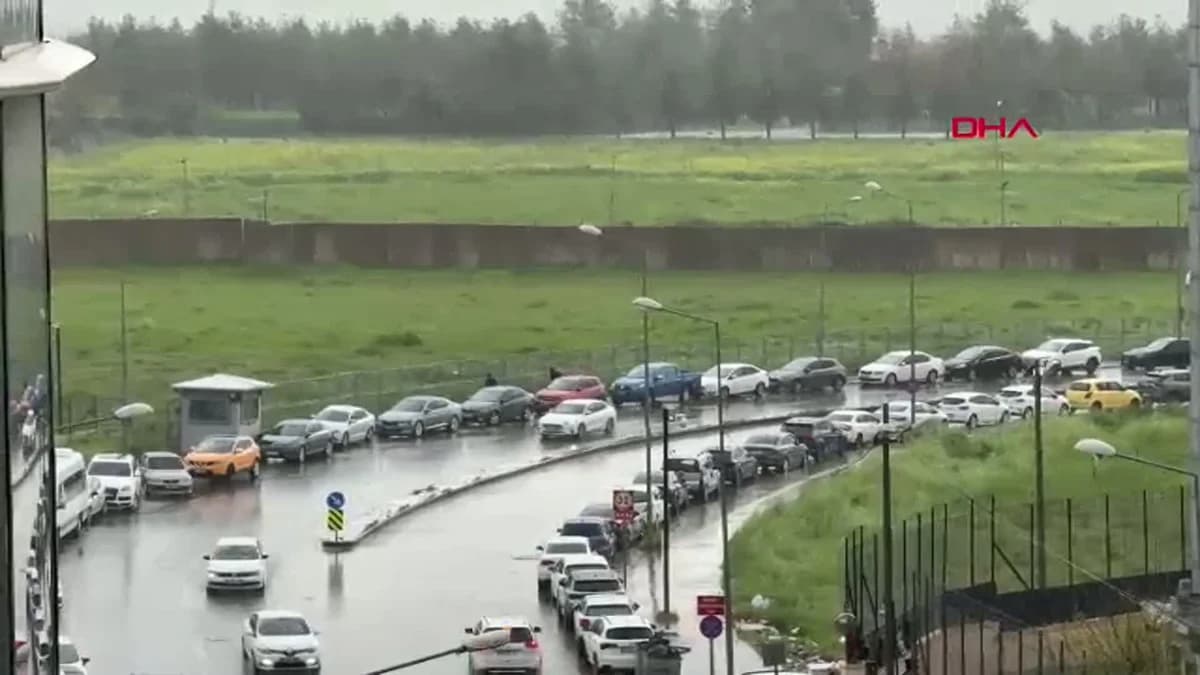 Diyarbakır’da Aniden Bastıran Sağanak Yağmur Hayatı Olumsuz Etkiledi