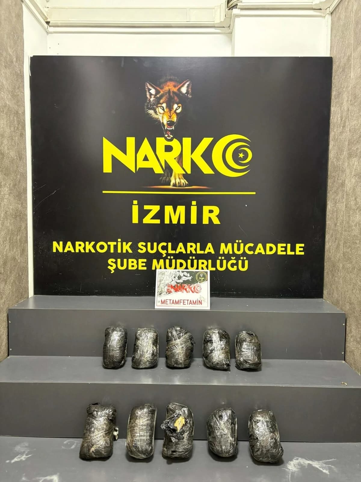 İzmir’de Polisin Operasyonu: 10 Kilo Metamfetamin Ele Geçirildi
