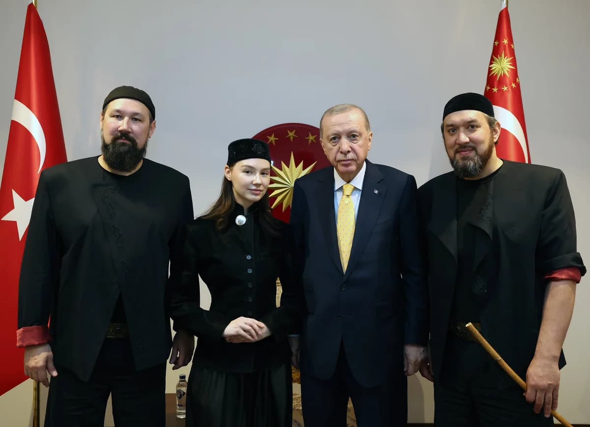 Cumhurbaşkanı Erdoğan, ‘Ay Yola’ Grubunu Ağırladı
