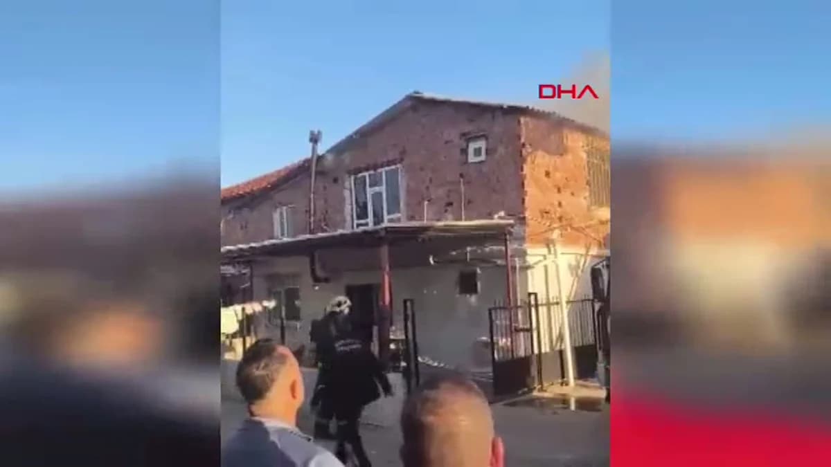 Antalya’da 2 Katlı Evde Sobadan Yangın Çıktı