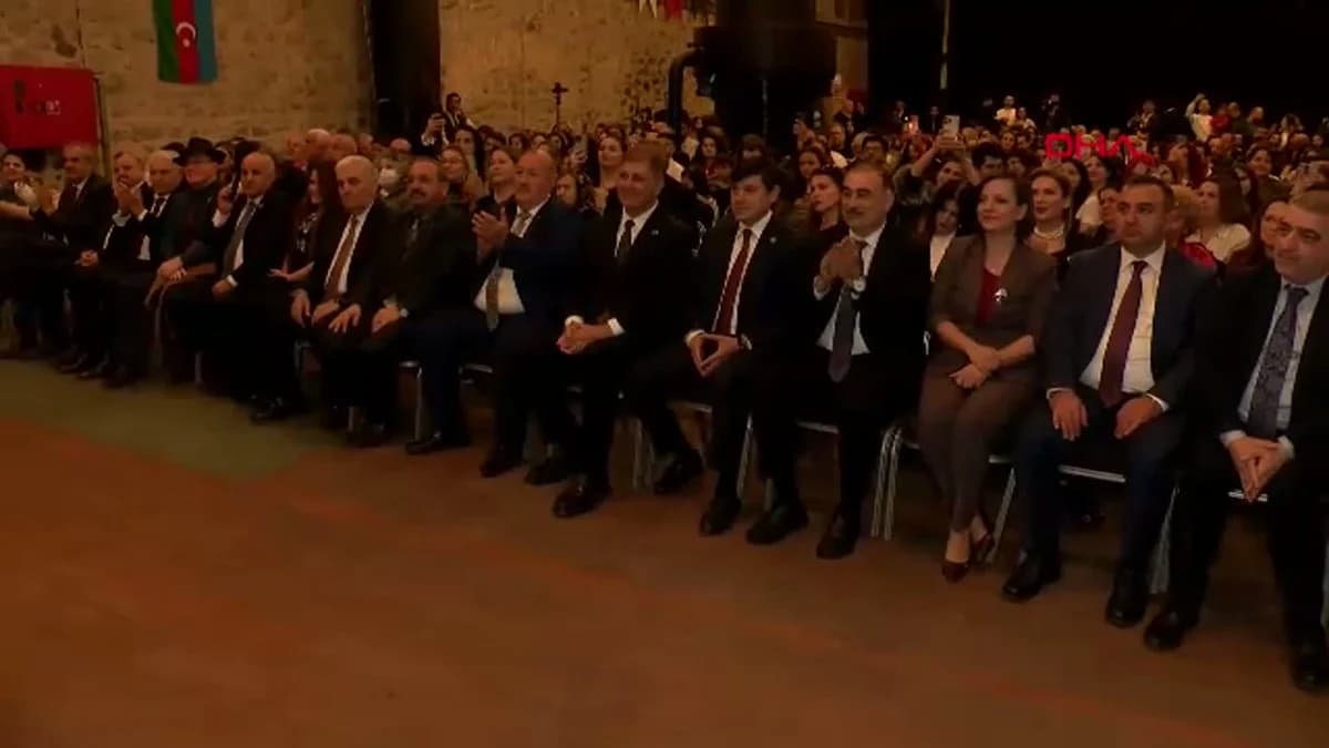 İzmir’de Eğlenceli Nevruz Bayramı Kutlaması