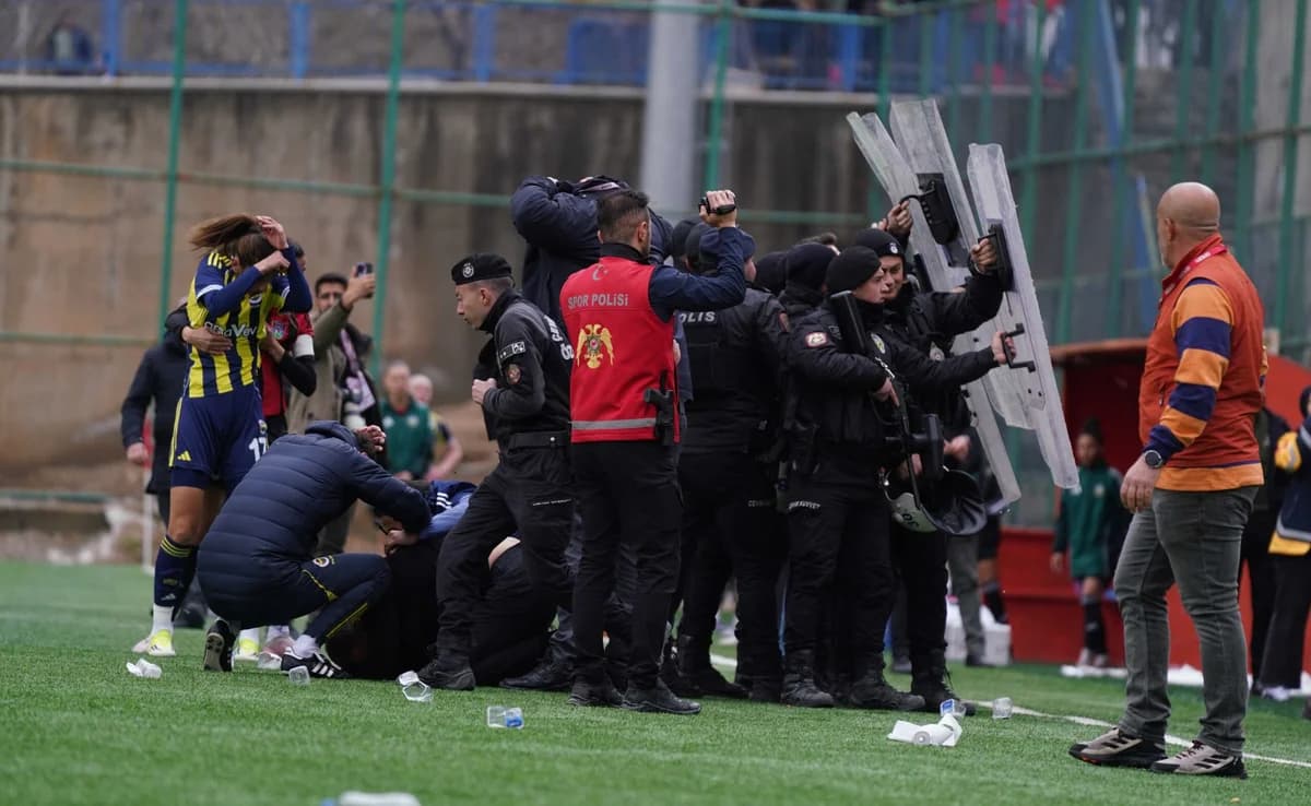 Fenerbahçe, Yüksekova Spor Kulübü Maçındaki Olayları Kınadı