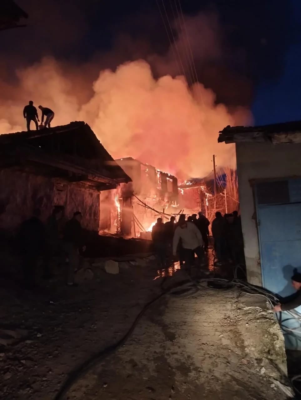 Çorum’da yangın felaketi; 2 ev ve 1 traktör küle döndü