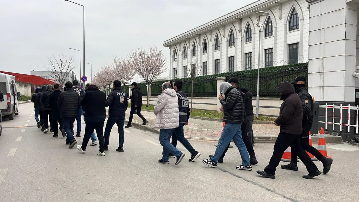Kocaeli’de Dolandırıcılık Operasyonu: 25 Şüpheli Adliyeye Sevk Edildi