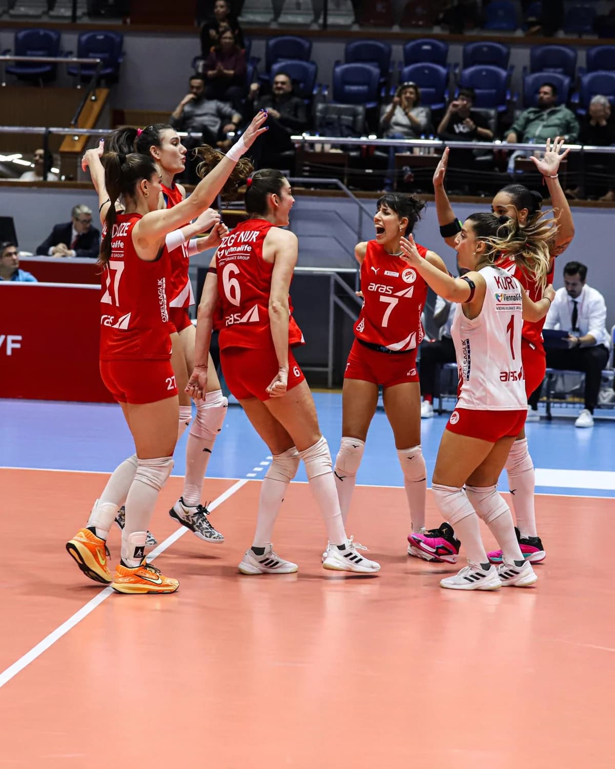 Aras Kargo, Lider Vakıfbank’la Zorlu Mücadelede Karşılaşacak