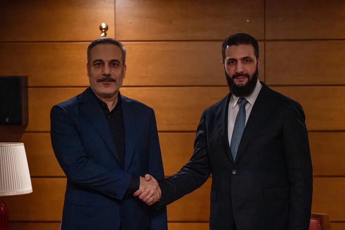Suriye Cumhurbaşkanı Ahmed Şara, Dışişleri Bakanı Hakan Fidan’ı Antalya’da Ağırladı