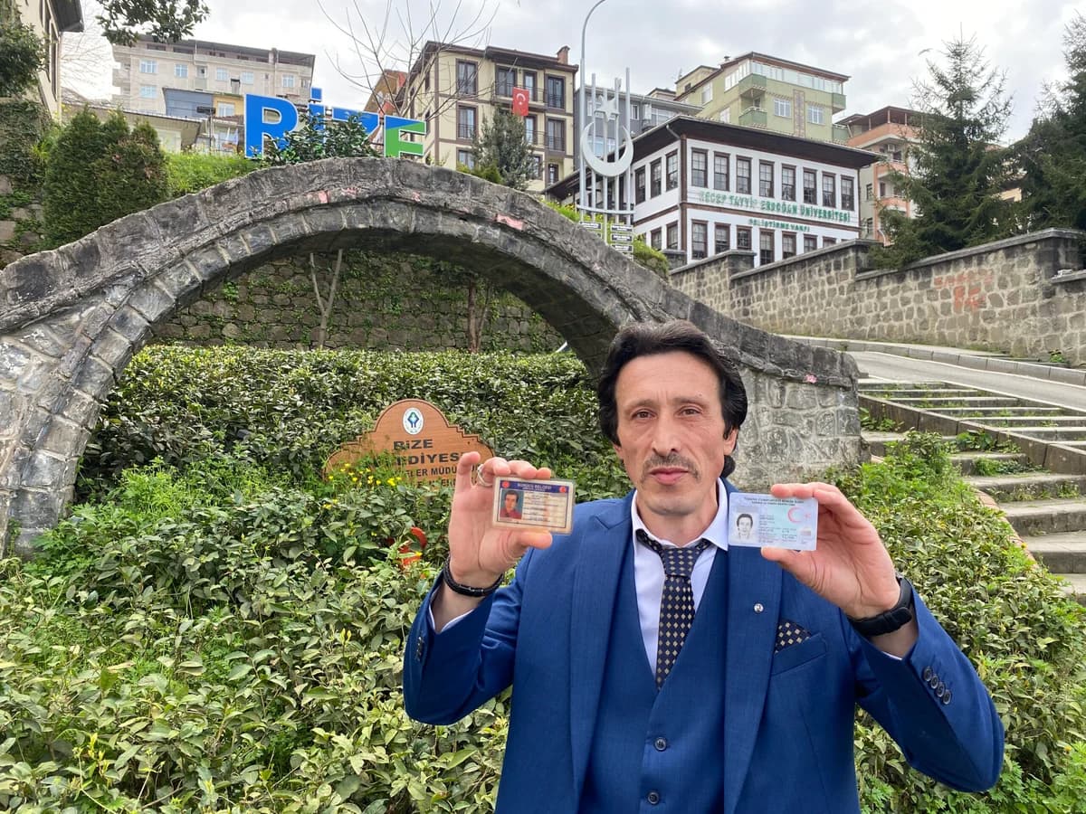 Rize’de Esnaf Seyfullah Gökyıldız, ‘Atom’ İsmine Resmi Olarak Geçti