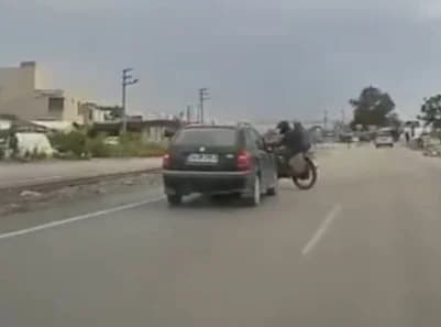Hatay’da Korkunç Kaza: Motosiklete Çarpan Otomobil Can Aldı, Bir Kişi Ağır Yaralandı