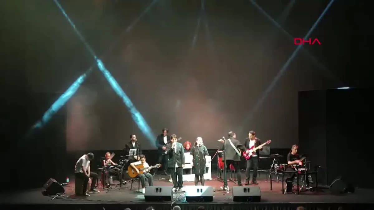İzmir’de Sıradışı Çocuklar Orkestrası Büyüledi