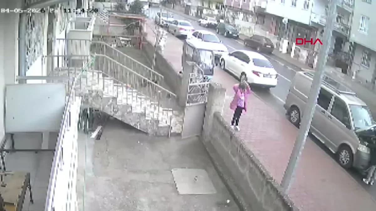 Kayseri’de Korkunç Kaza: Park Halindeki Araca Çarpan Otomobil Takla Attı, 2 Yaralı