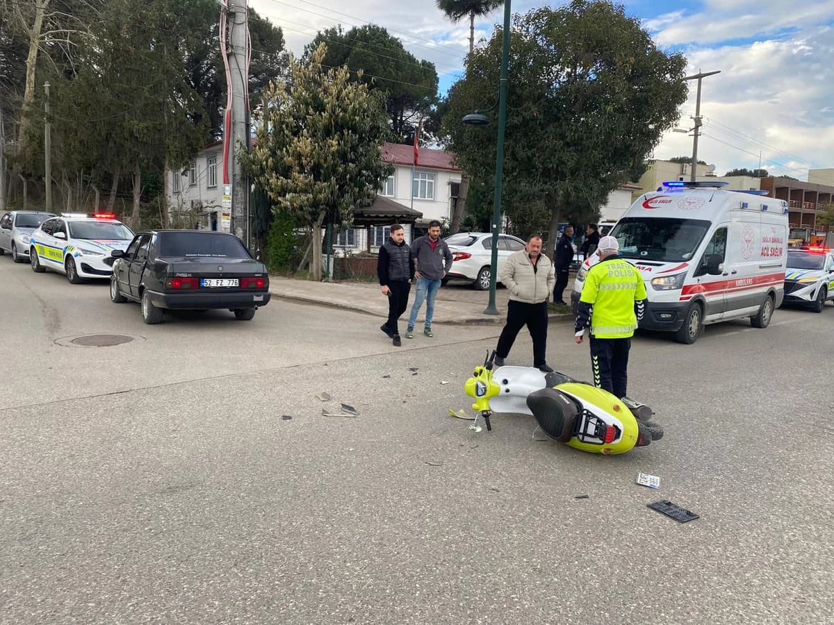 Fatsa’da Otomobil ile Motosiklet Çarpıştı: 4 Yaralı