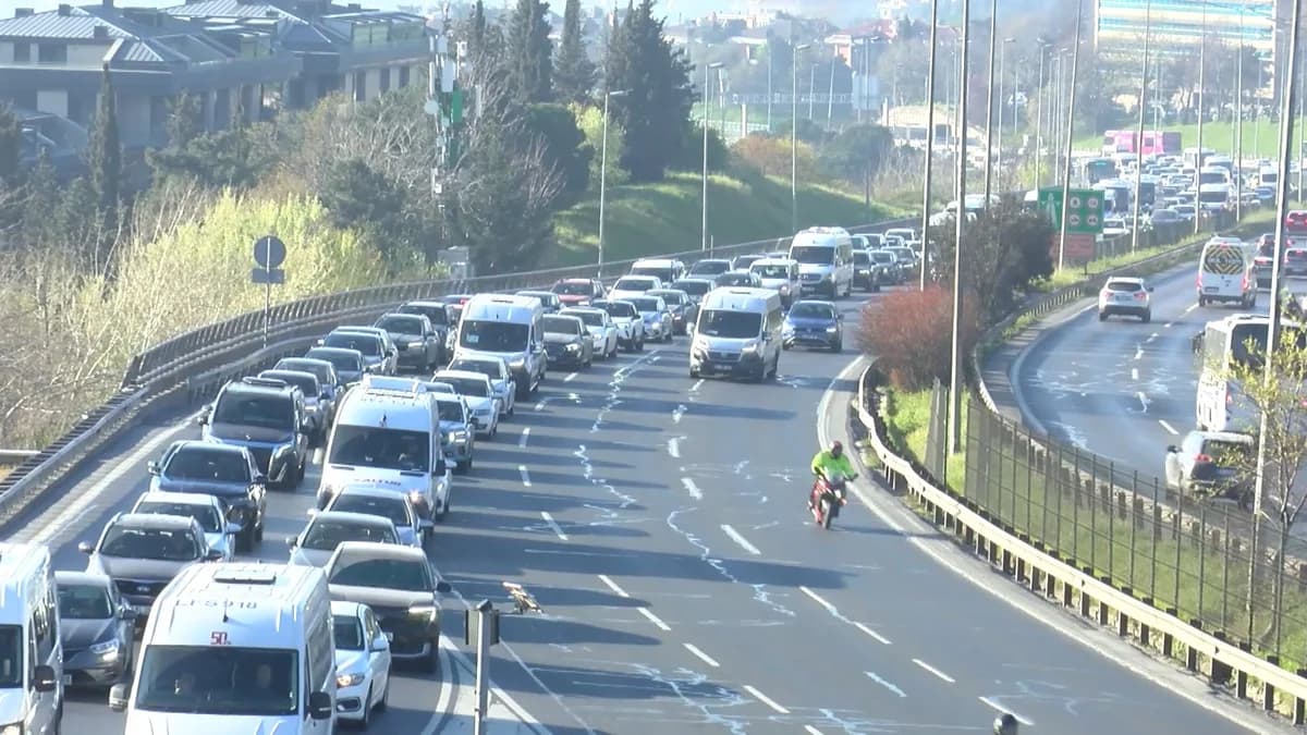 İstanbul’da Pazartesi Sendromu: Trafik Yoğunluğu Zirve Yaptı