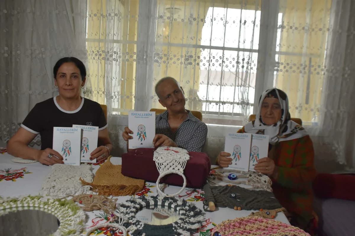 Şiirle Hayata Tutunan Nevim: Serebral Palsi ve Kanserle Mücadele