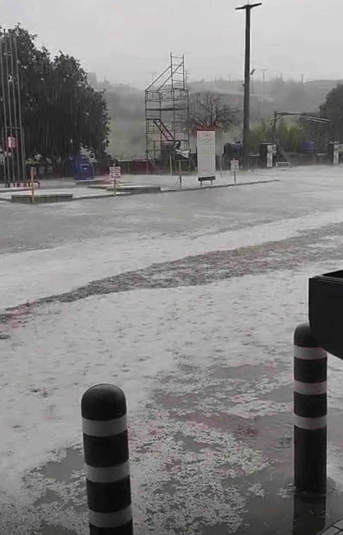 Çanakkale’yi Vurdu: Şiddetli Sağanak ve Dolu Hayatı Felç Etti