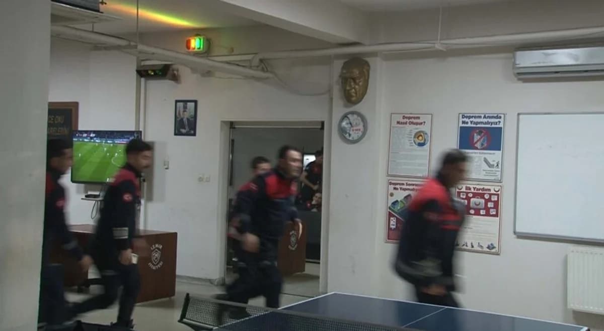Dünya Kupası Maçını Bırakıp Yangına Koştular