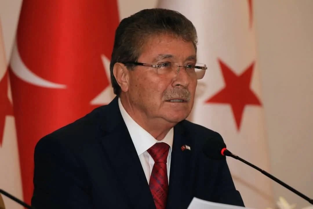 KKTC Başbakanı Üstel’den GKRY Liderine Sert Yanıt: ‘Ada’yı Tehlikeye Atmaktan Vazgeçin!’