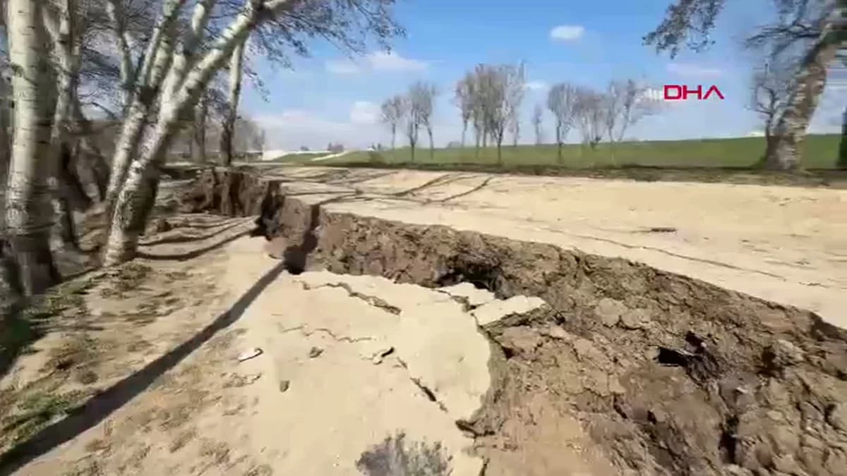 Edirne’deki Tunca Nehri Kıyısında Taşkın Nedeniyle Çatlaklar ve Göçükler Oluştu