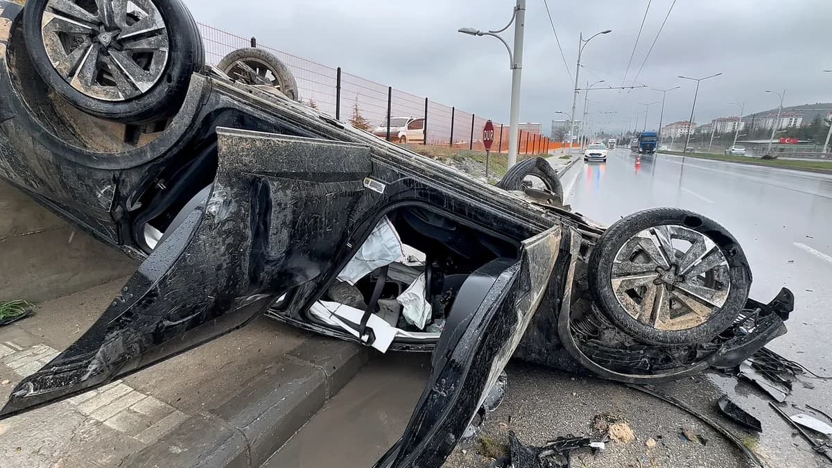 Malatya’da Kontrolden Çıkan Araç Takla Attı, Yaralı Yok