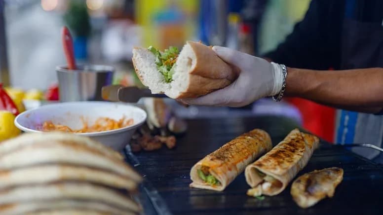 Ortaköy faciasının ardından merak edilen soru: Sokaktan ne yenmez?