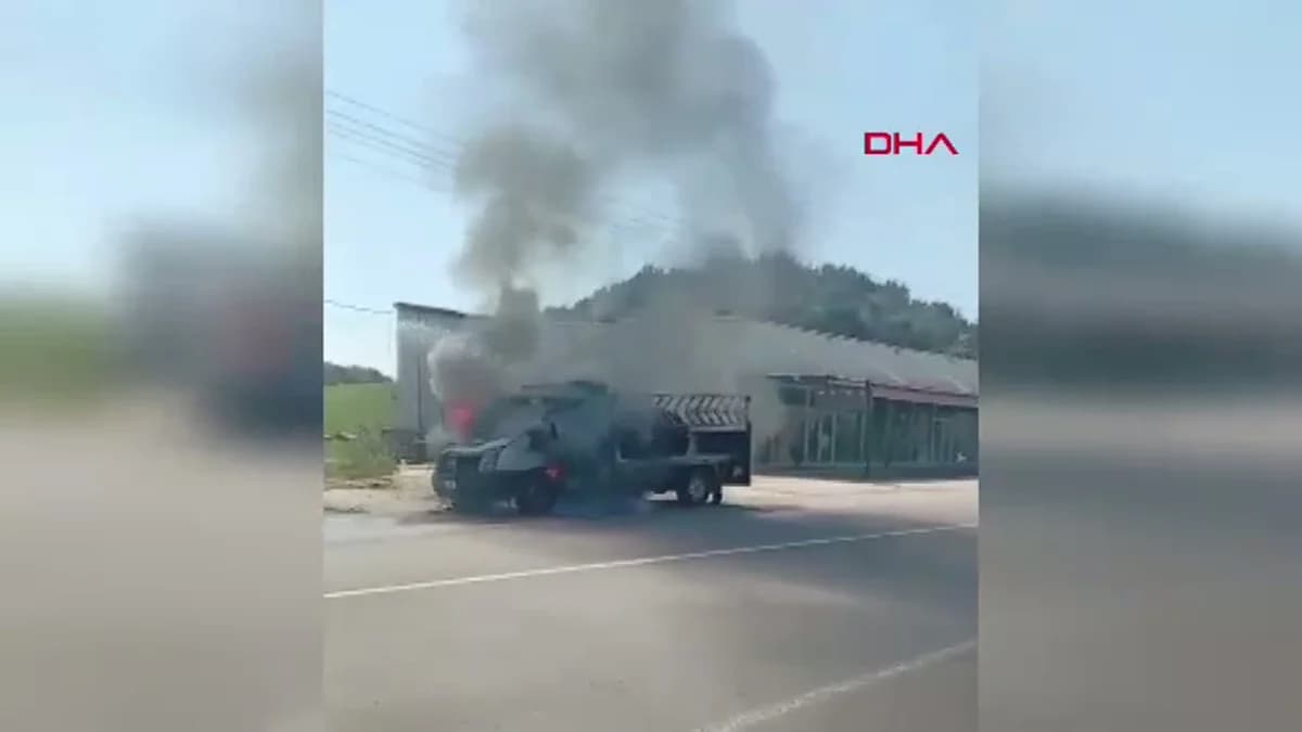 Seyir Halindeki Kamyonet Antalya’da Alev Alev Yandı