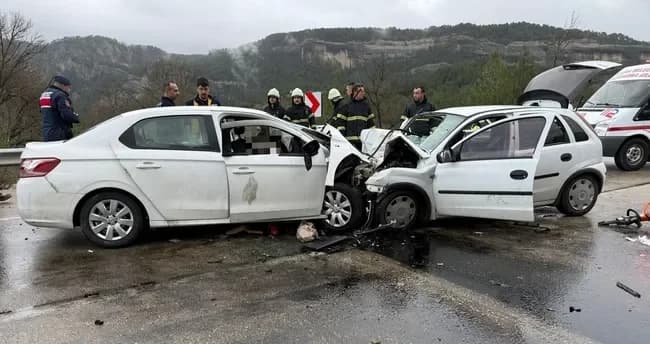 Burdur Ağlasun yakınlarında kazada 6 kişi hayatını kaybetti