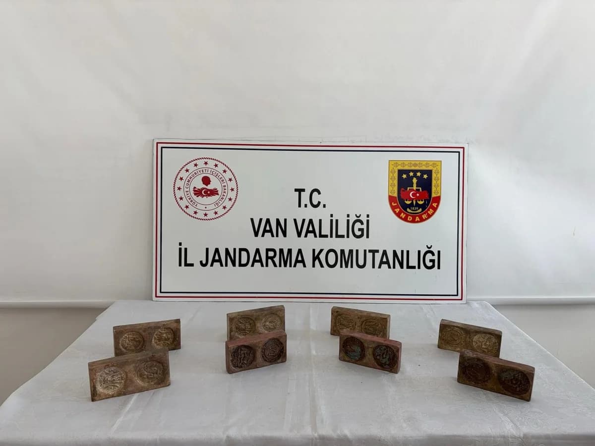 Van’da Tarihi Eser Kaçakçılığı Operasyonu: 3,5 Milyon TL’lik Eser Ele Geçirildi
