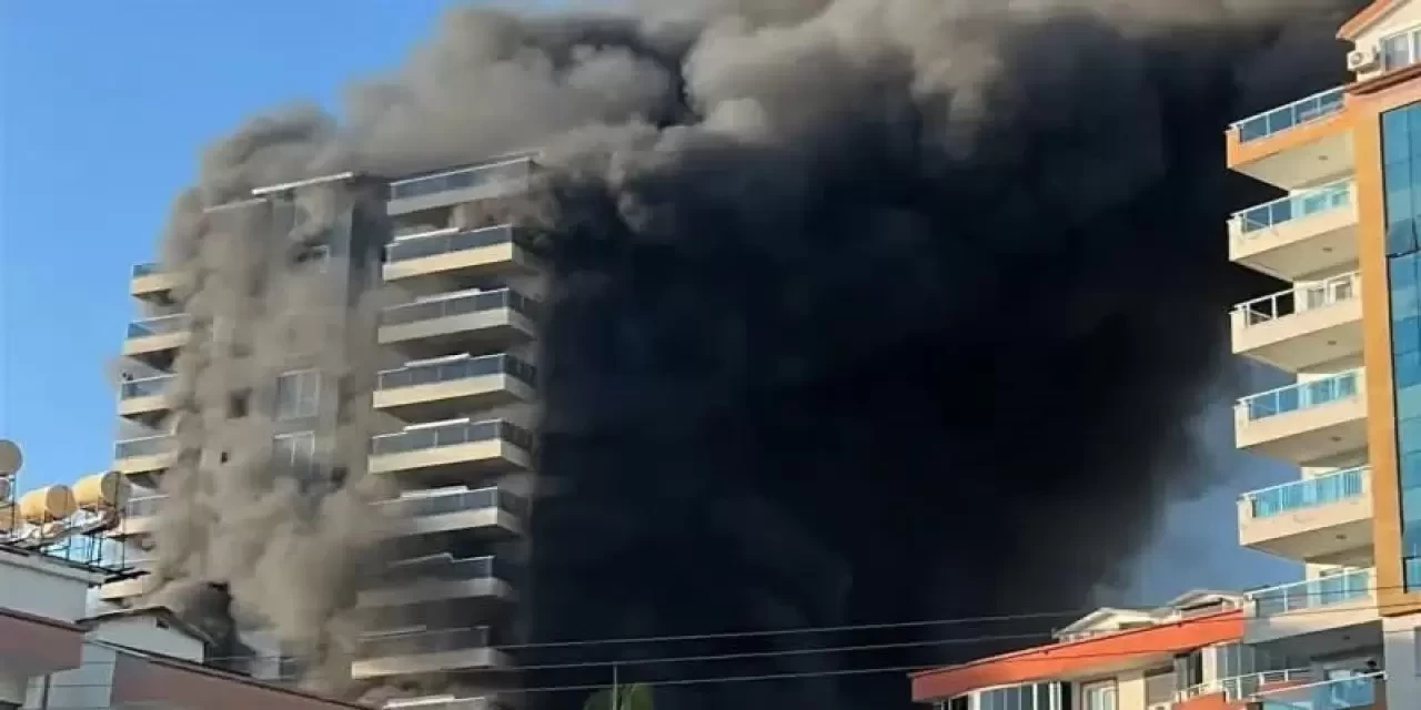 Otel İnşaatında Yangın: Alevler Kontrol Altına Alınmaya Çalışılıyor