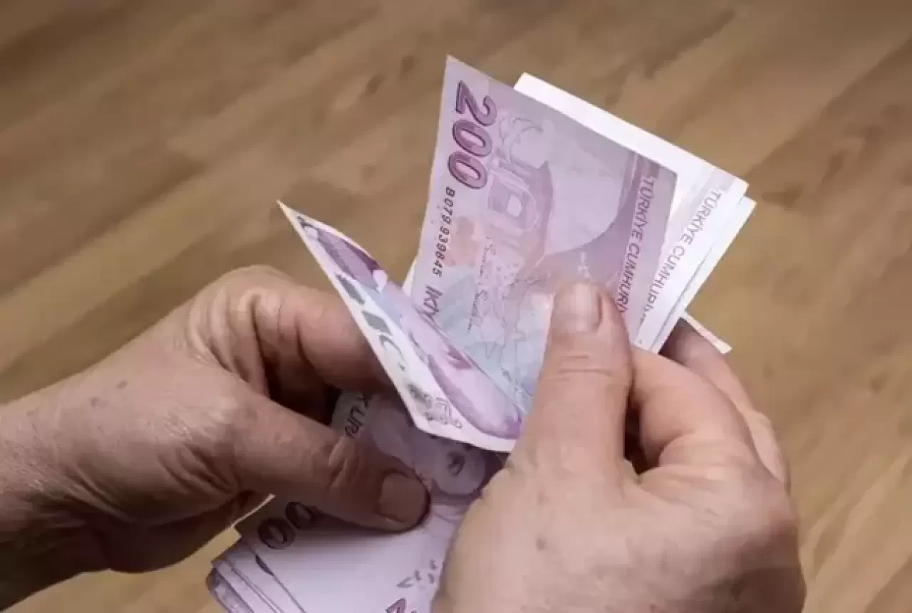 2025 Emekli Maaşları ve İkramiye Ödeme Takvimi Açıklandı