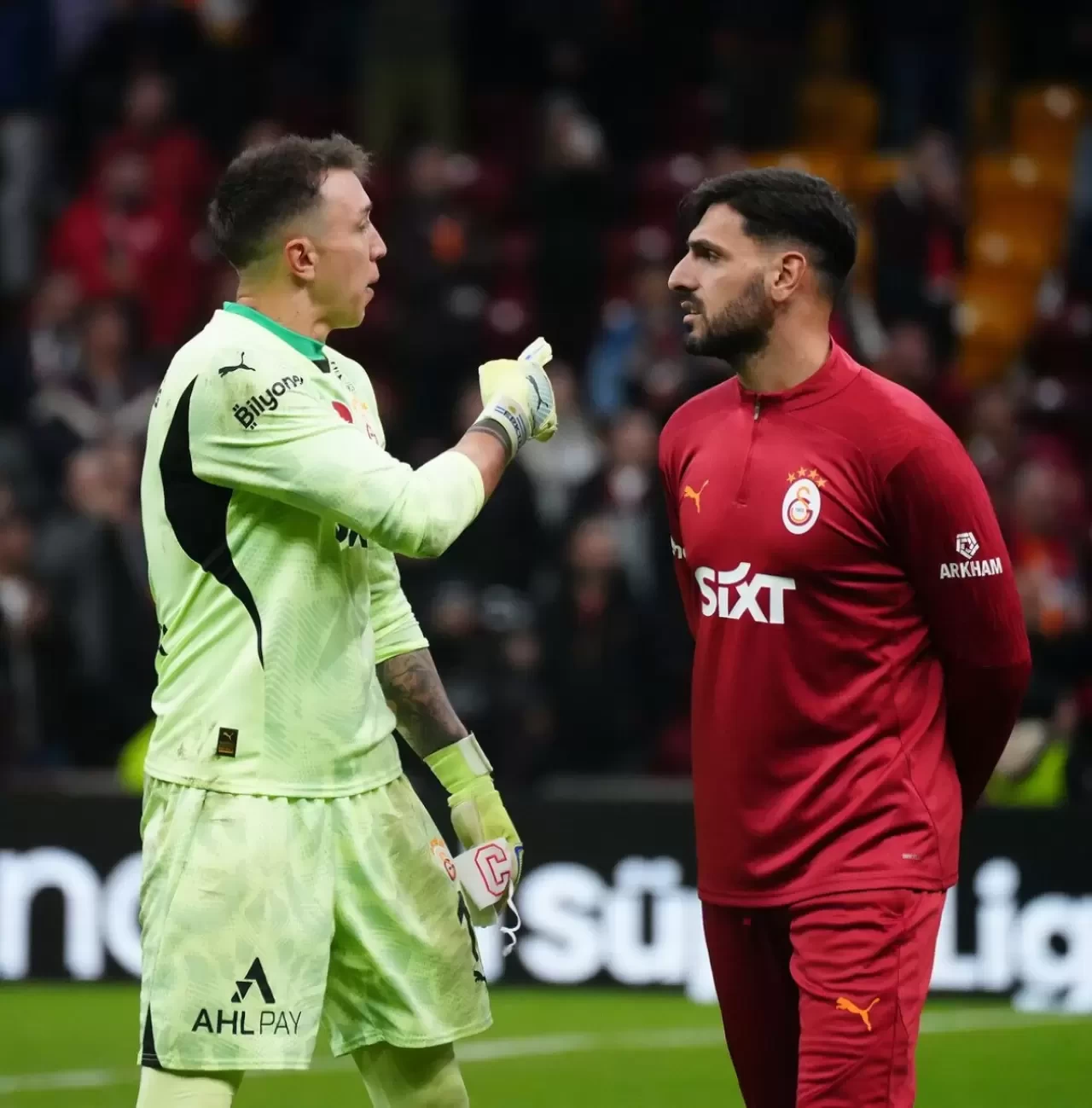 Galatasaray’da Değişim Rüzgarı: Derbi de Muslera mı, Güvenç mi?
