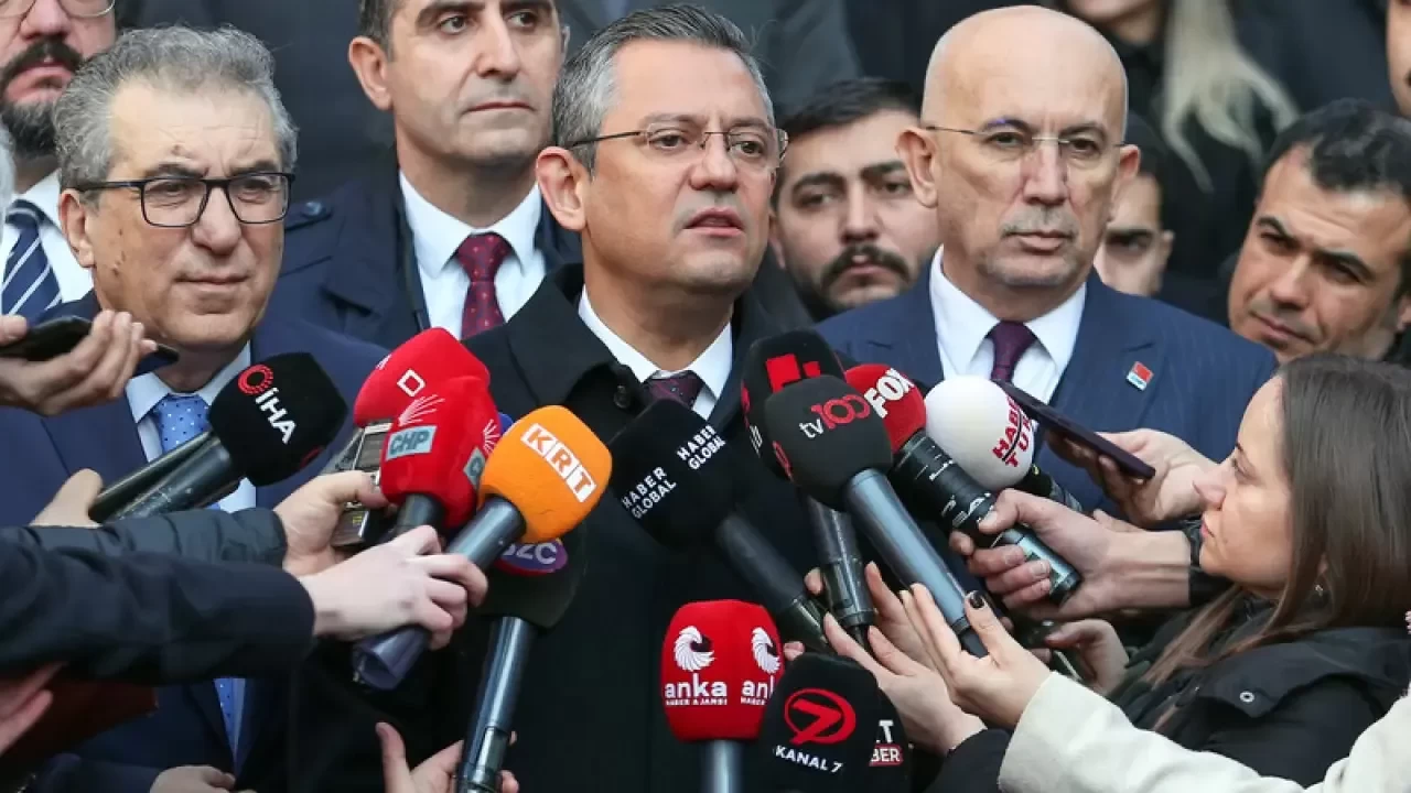 Özel’den Merkez Medyaya Sert Mesaj: “Tarafsız Olmazsanız Karşınızdayız”