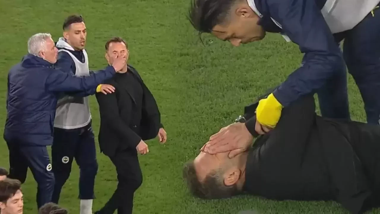 Mourinho – Buruk Gerginliği: Burnunu Sıktı, Yere Düştü