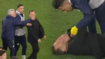 Mourinho – Buruk Gerginliği: Burnunu Sıktı, Yere Düştü