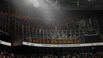 Beşiktaş - Galatasaray Maçında Galatasaray Taraftarları Emninet Dışarı Diye Bağırdı!