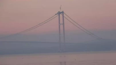 Çanakkale Boğazı'nda Sis Engeli: Gemi Geçişleri Durd