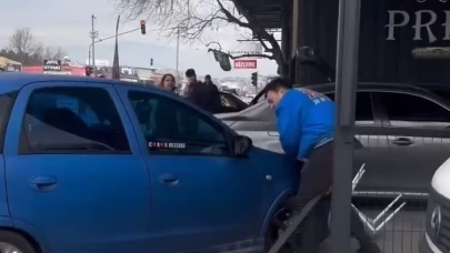 Denizli’de Şok Görüntüler! Sinir Krizi Geçiren Kadın Araçla Dükkanı Yıktı