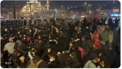 Saraçhane Protestoları Galata’ya Taştı: Gençler Oturdu, Siyaset Ayakta
